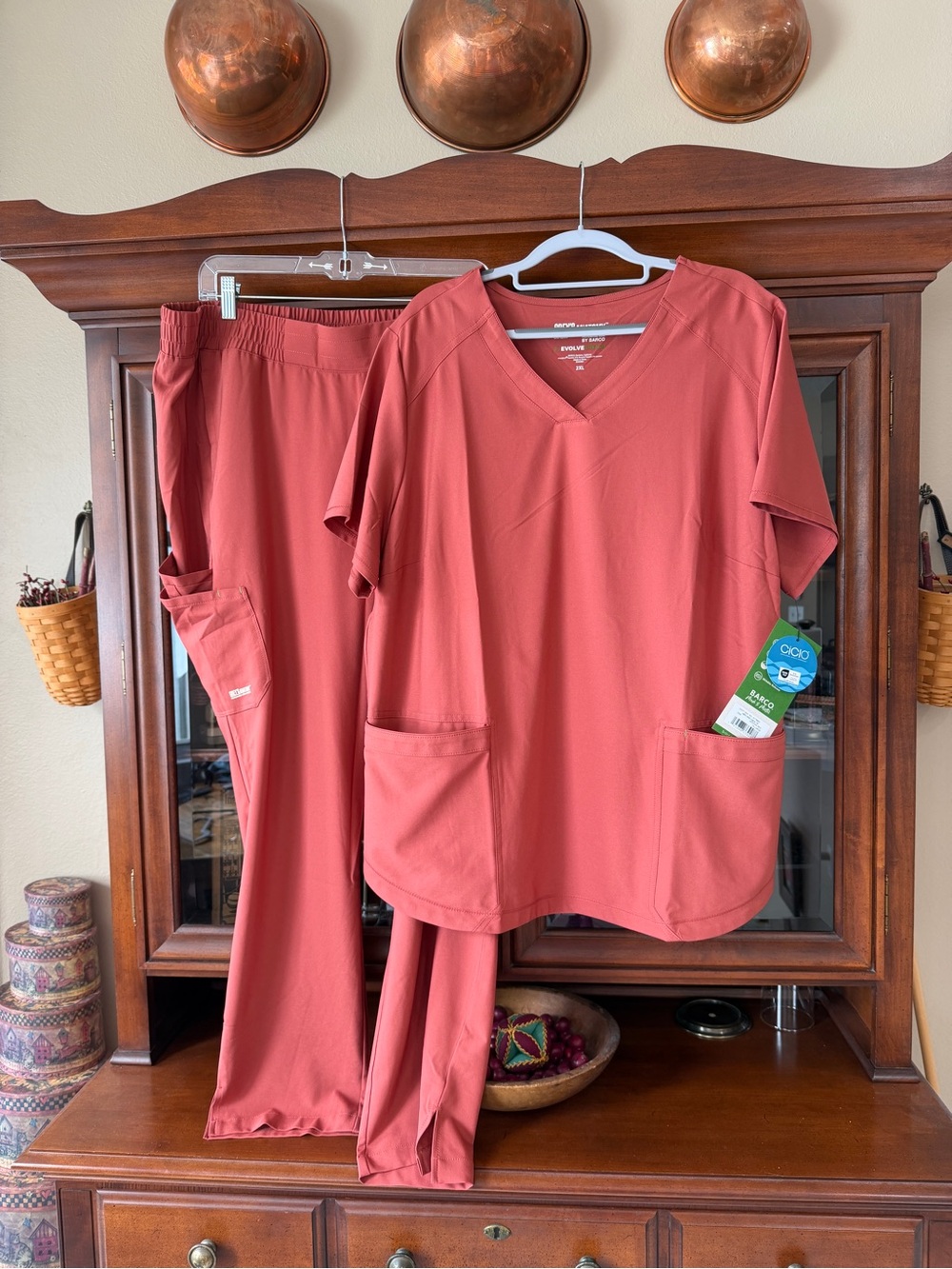 Grey's Anatomy Women's Scrub Set in Sedona NWT